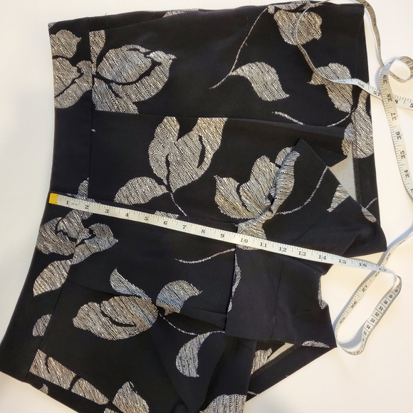 Ann Taylor Factory EUC flowy single pleat shorts 12 - Picture 7 of 10